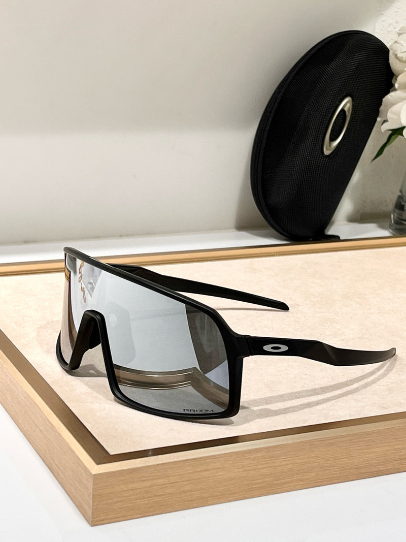 Óculos Esportivo Oakley - Preto e Cinza