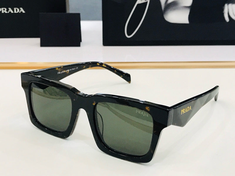 Óculos Prada - Preto-Dourado/Verde